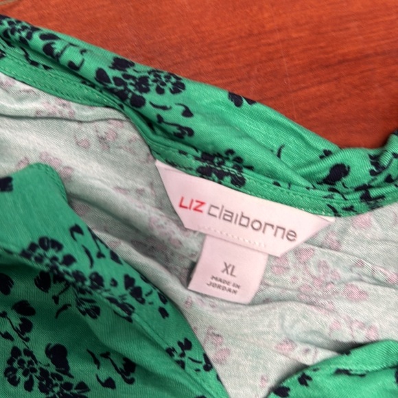 Liz Claiborne floral top xl // 080716 - Picture 2 of 2